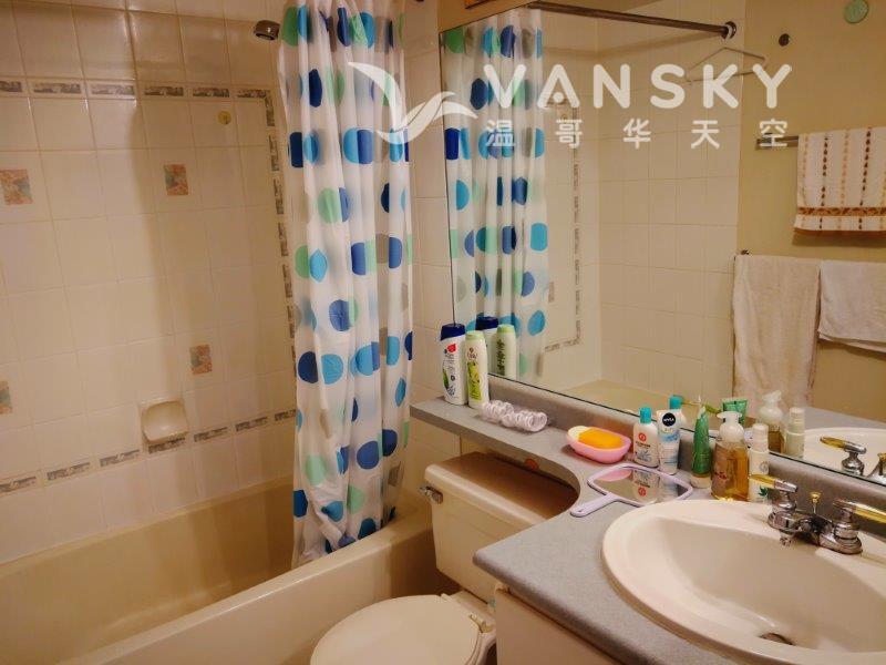260520220806_4. Bathroom.jpg